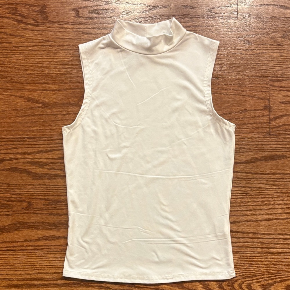 Olivia Rae white Sleeveless Mock Neck stretch Top layering piece size Small
